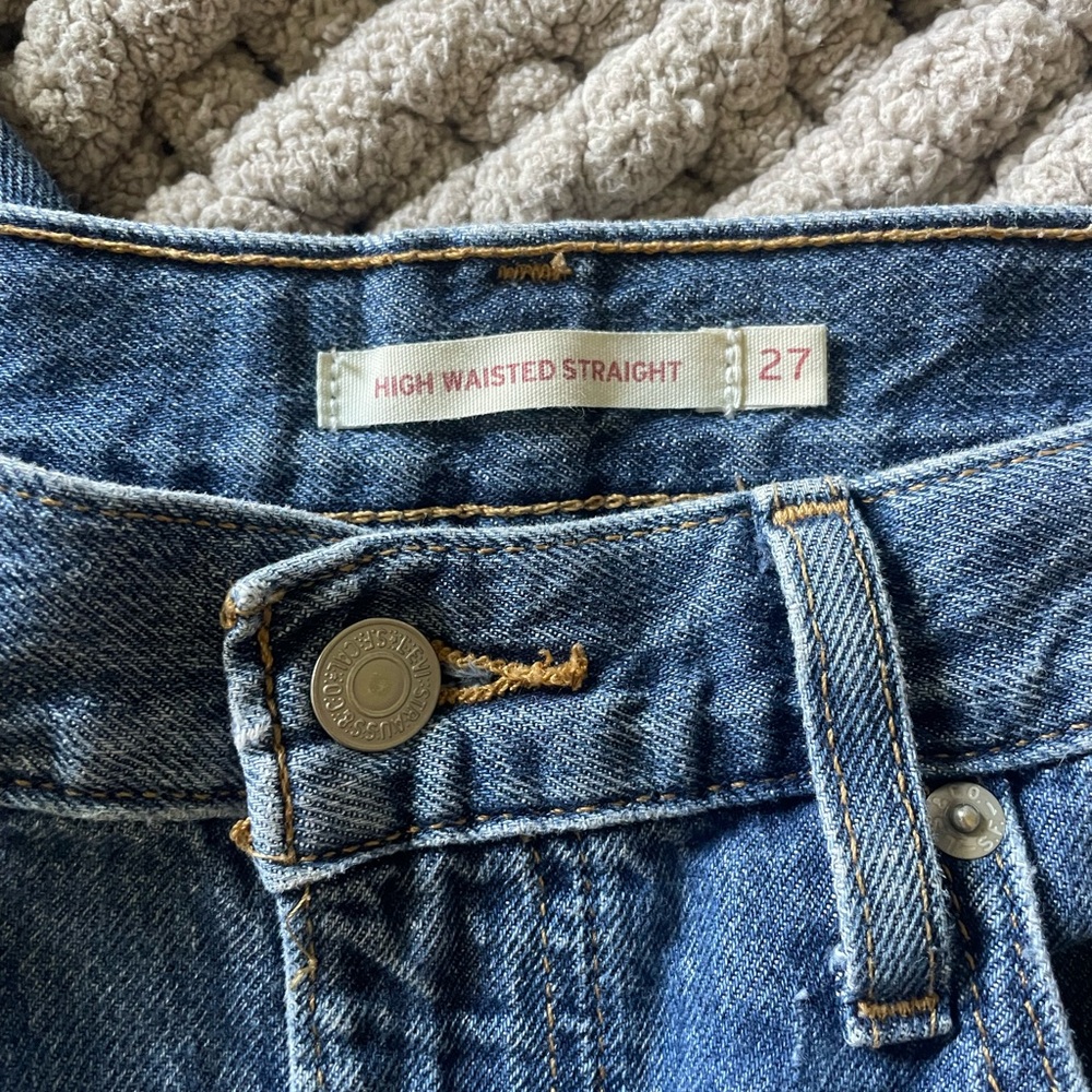 Levi's Women's High Rise Blue Jeans - Picture 3 of 6